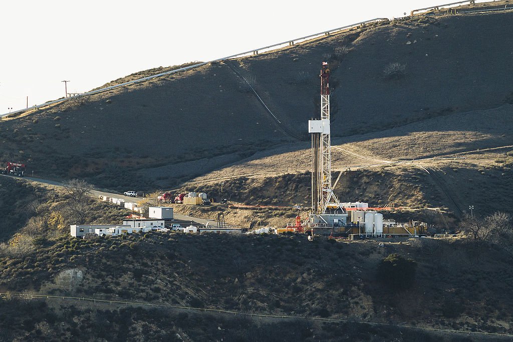 Aliso_Canyon_gas_leak_site,_Dec._14,_2015_(23389378449)